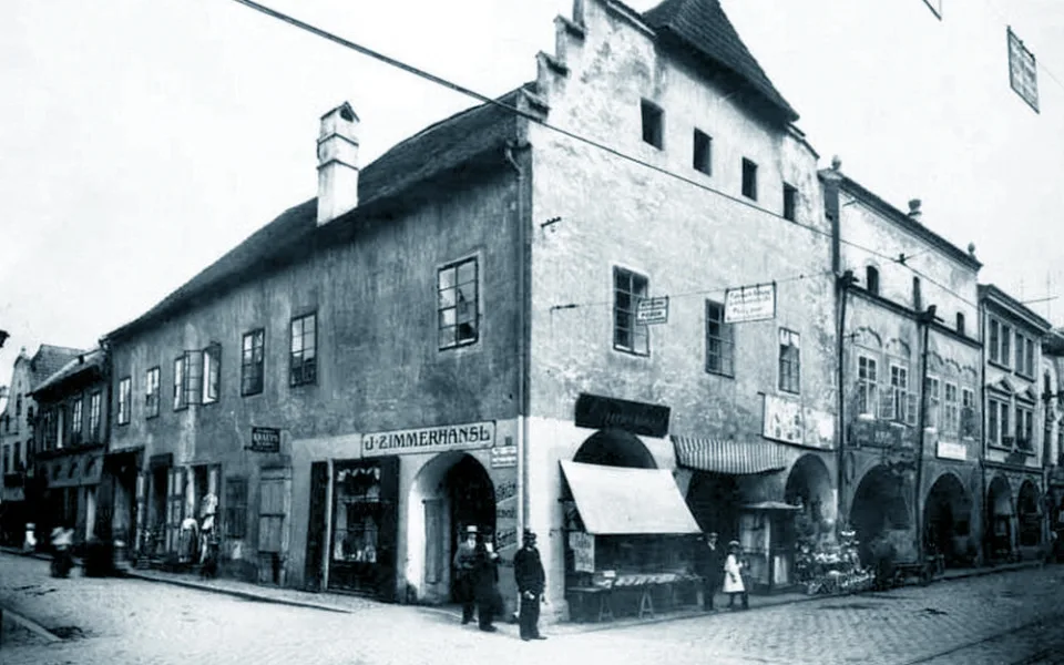 DRBNA HISTORIČKA: Přestavba banky na rohu Krajinské a Hroznové se místním vůbec nelíbila