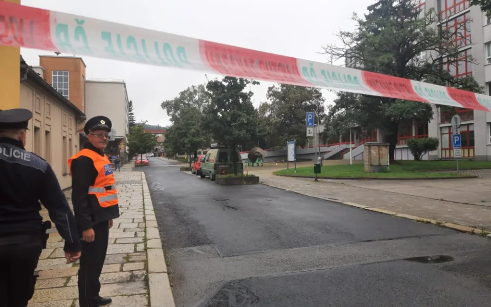 Student poslal anonymní výhružku do školy. Policie ho během několika hodin dopadla