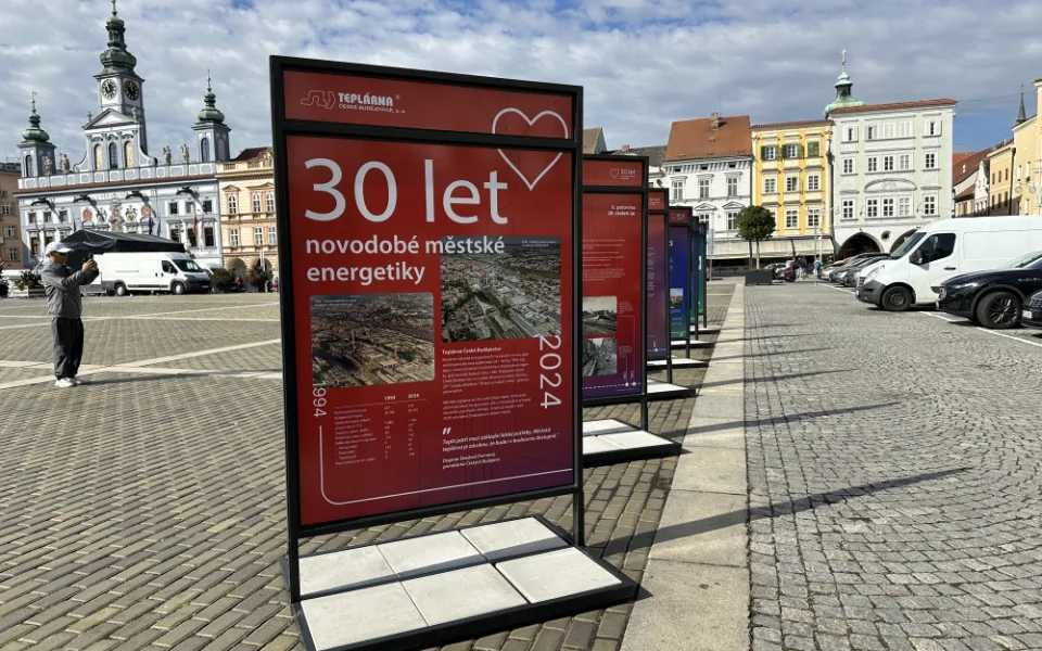 Výstava na náměstí mapuje 30 let novodobé městské energetiky