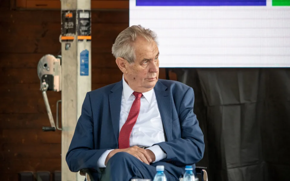 Bývalý prezident Zeman oslaví narozeniny v Hluboké nad Vltavou. Přijet má Babiš i Fico