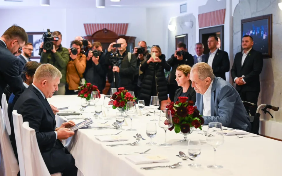 Miloš Zeman oslavil jubileum v hotelu Štekl. Gratulovali mu Fico, Kaliňák i čínský velvyslanec.