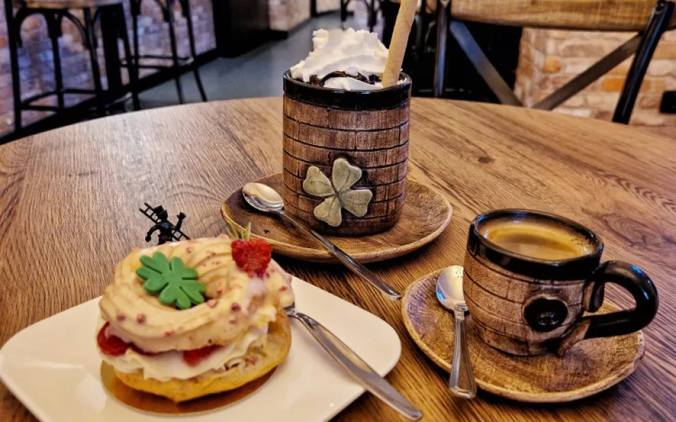 Oblíbený kominický bar se otevírá i jako kavárna. Láká na dobrou kávu a zákusky