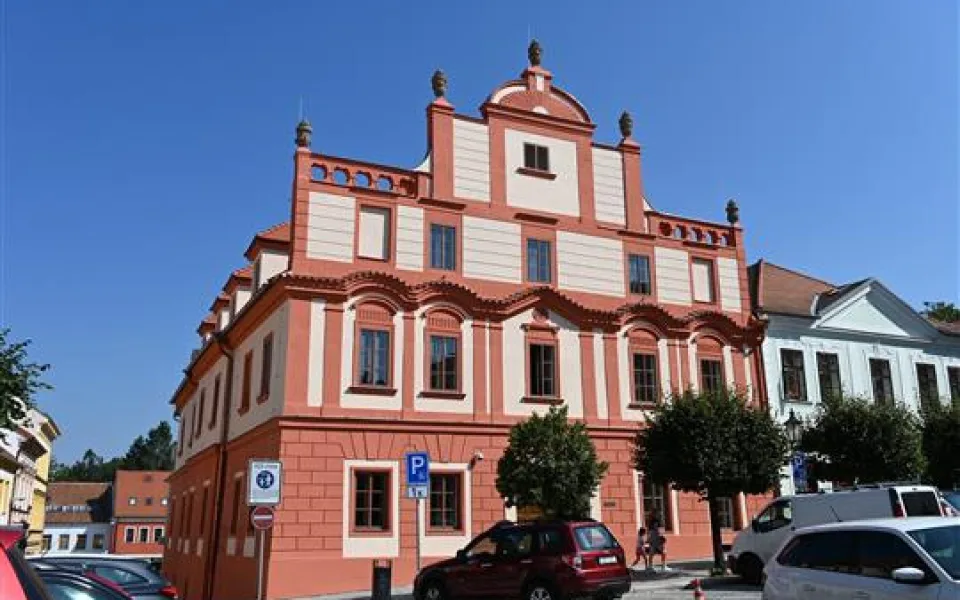 Písečtí strážníci mají od pátku novou služebnu. Městská policie se přesunula na Alšovo náměstí.