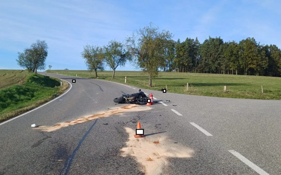 U Milevska zemřel motorkář. Další byl těžce zraněn
