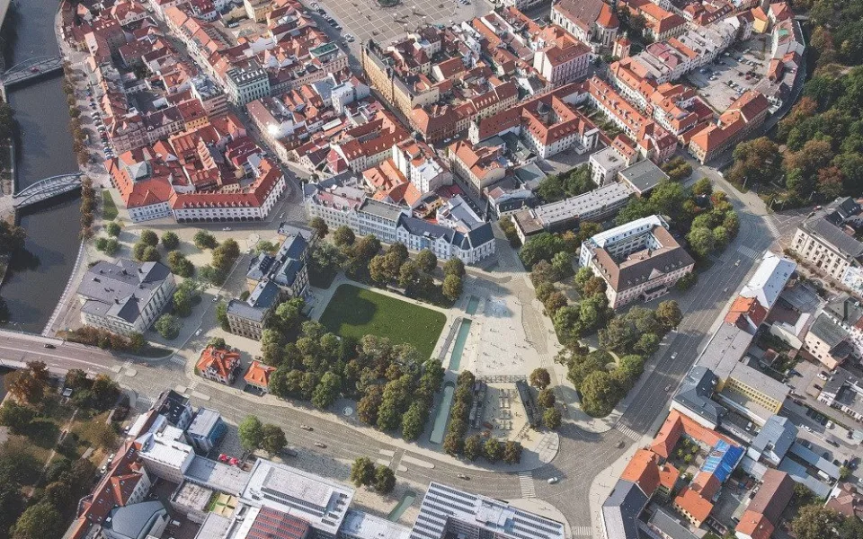 Občané diskutovali o nové podobě Senovážného náměstí, bojí se povodní i ztráty oblíbené zkratky