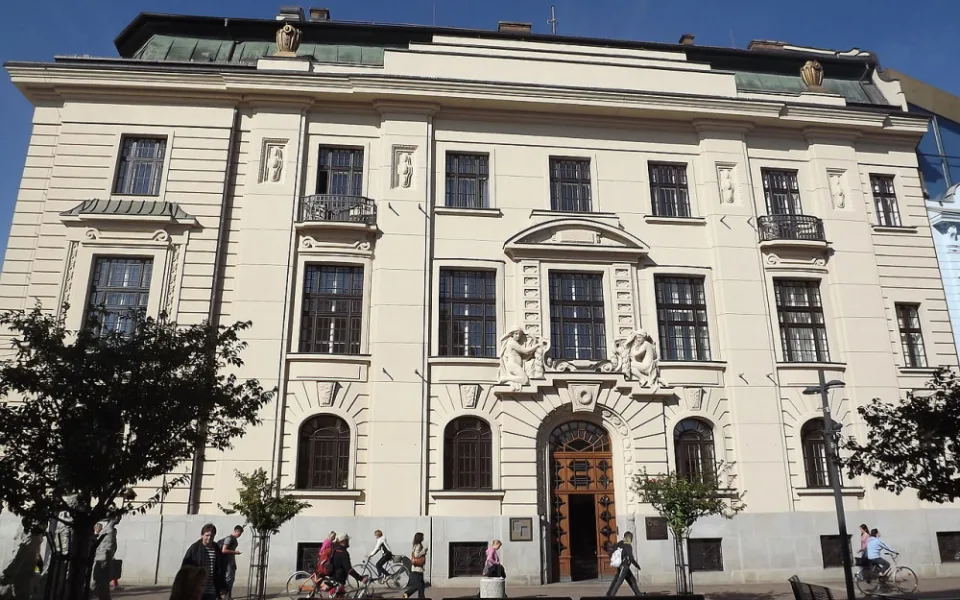 Česká národní banka uzavřela pokladnu na Lannově třídě, uzavření pobočky plánuje v roce 2026