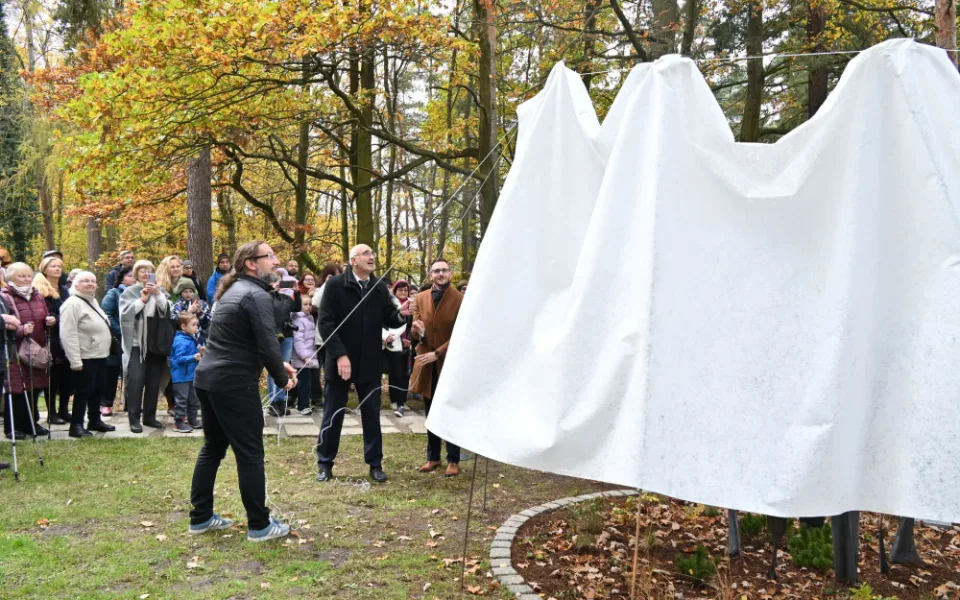 Písek otevřel na hřbitově pietní místo pro rodiče dětí zemřelých před narozením.