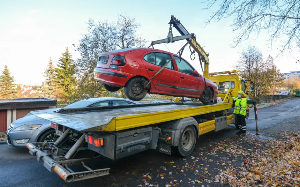 Město znovu chystá dražbu autovraků. V nabídce bude dvanáct vozů
