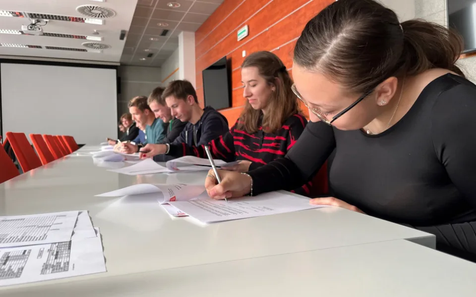 Mezi devítku jihočeských středoškoláků rozdělí ČEZ téměř 400 tisíc korun