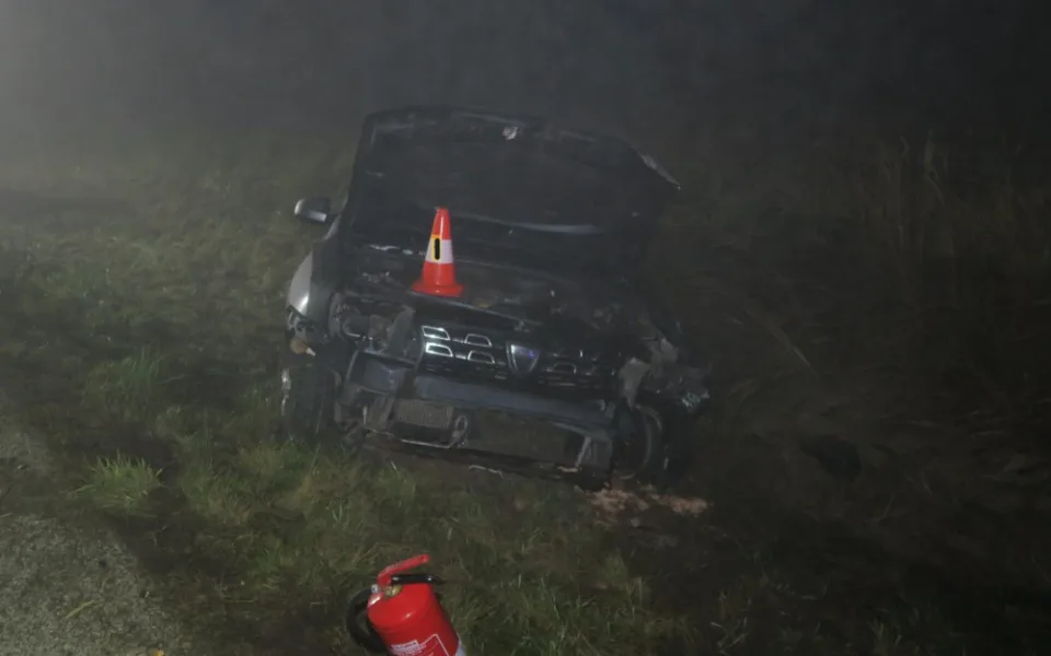 Silná mlha komplikuje dopravu na jihu Čech. Na D3 narazilo několik aut do předmětu na silnici