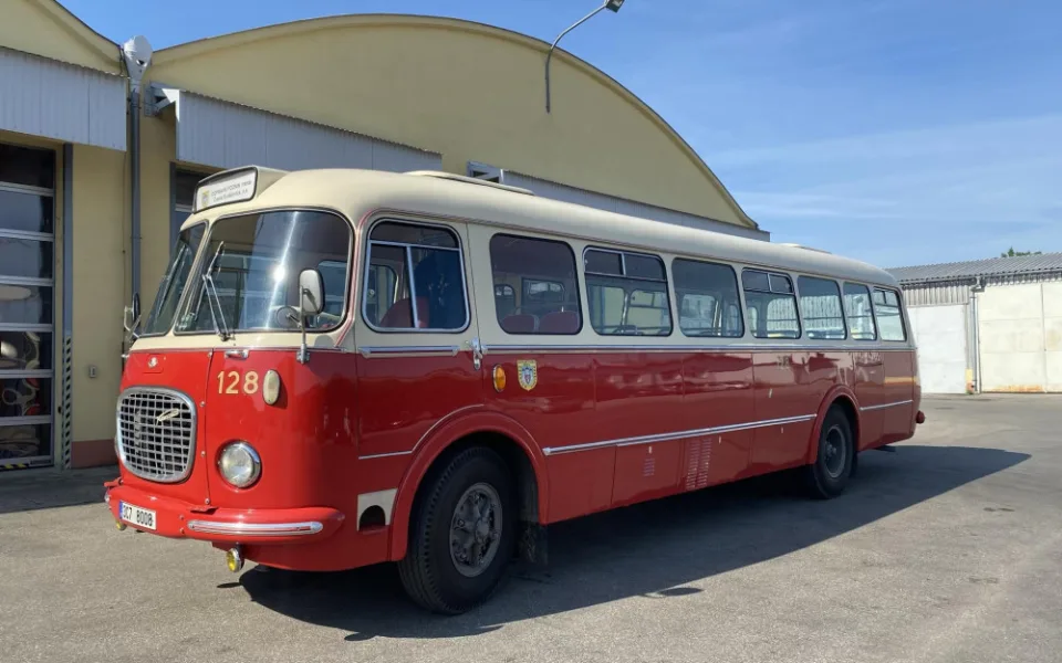 KULTURNÍ TIPY: Nenechte si ujít koncert Michala Penka nebo jízdu historickým autobusem po revolučních Budějovicích