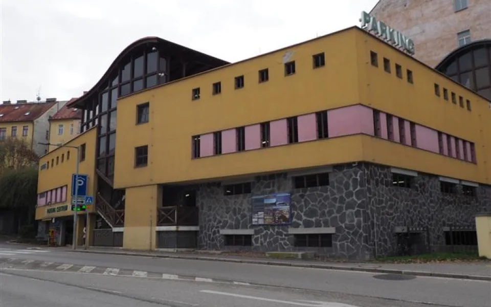 Parkovací dům v Táboře.