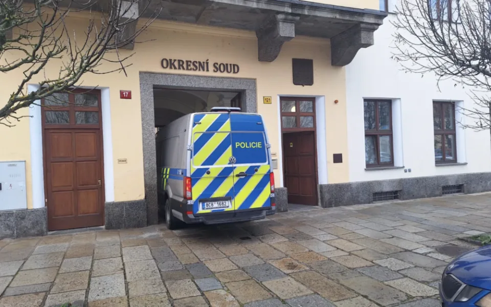 Agresor, který napadl v píseckém obchodě několik lidí, je ve vazbě