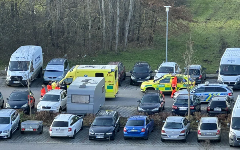 V karavanu v Budějcích našli mrtvou ženu. Případ vyšetřuje policie