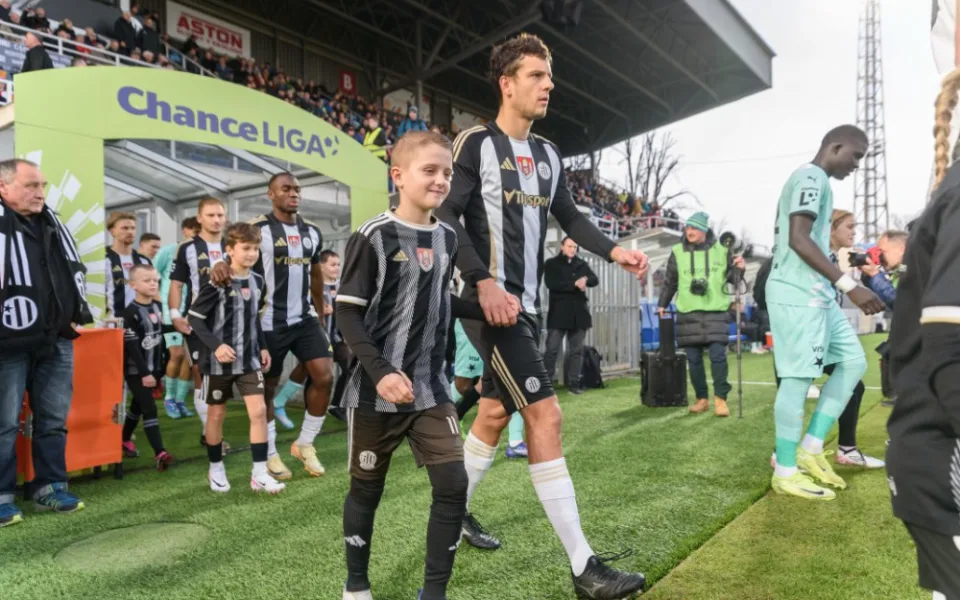 Fotbalisté Pardubic remizovali s Budějovicemi 0:0, Zlatohlávek nedal penaltu