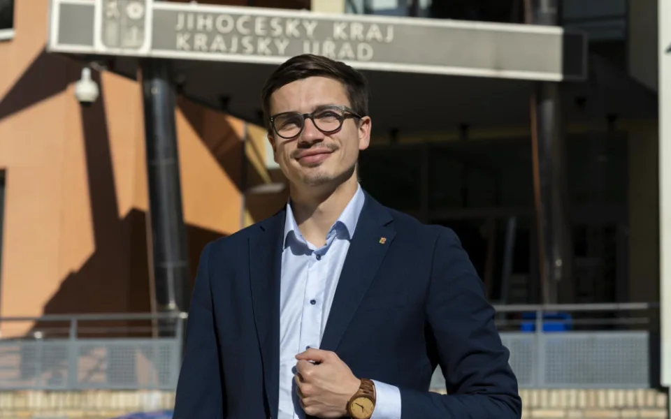 Z krajského úřadu na ministerstvo. Talíř je náměstkem Petr Hladíka