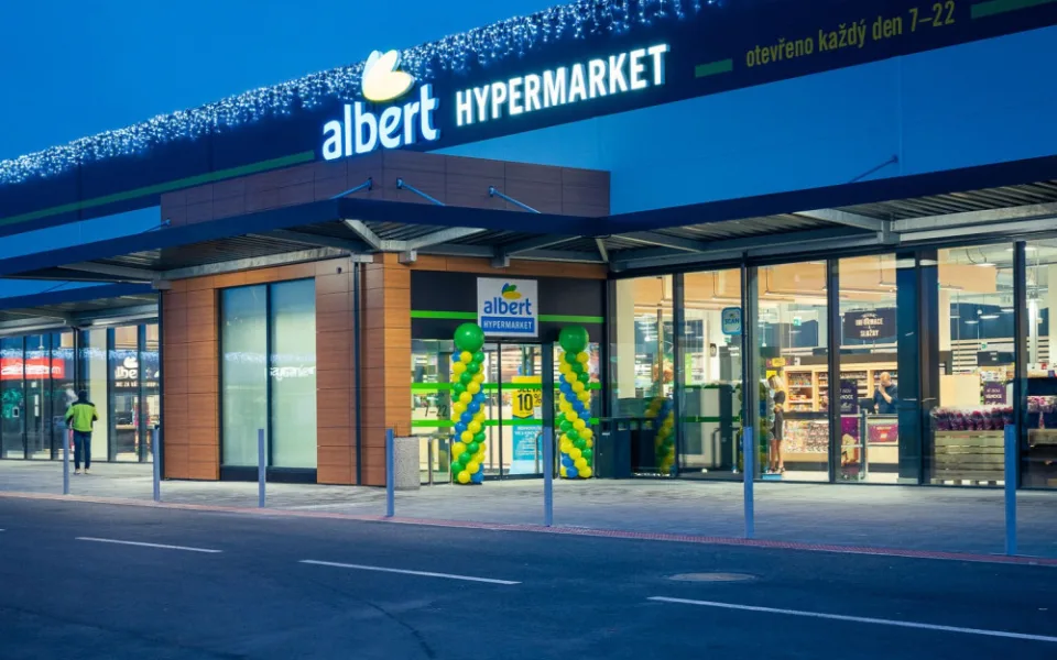 Nový hypermarket je součástí OC Hvězdárna.