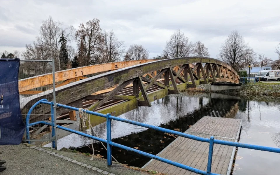 Práce na pontonovém mostu přes slepé rameno začnou v pondělí, v provozu bude od 20. prosince