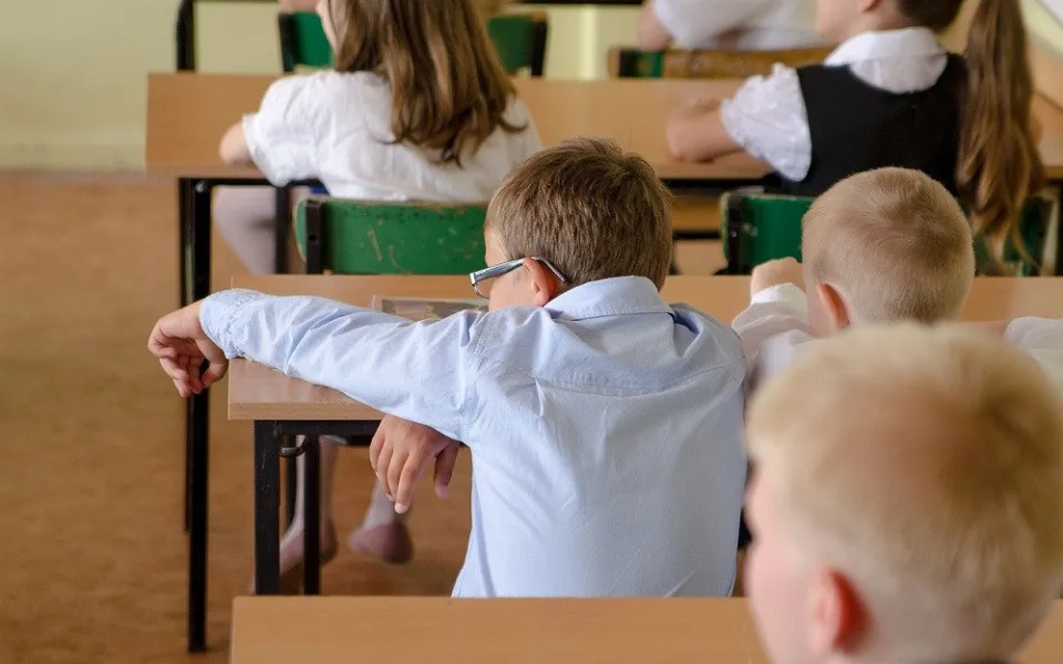 Na budějovické ScioŠkole protestují děti proti vyhození průvodkyně, 15 se jich zamklo na záchodě