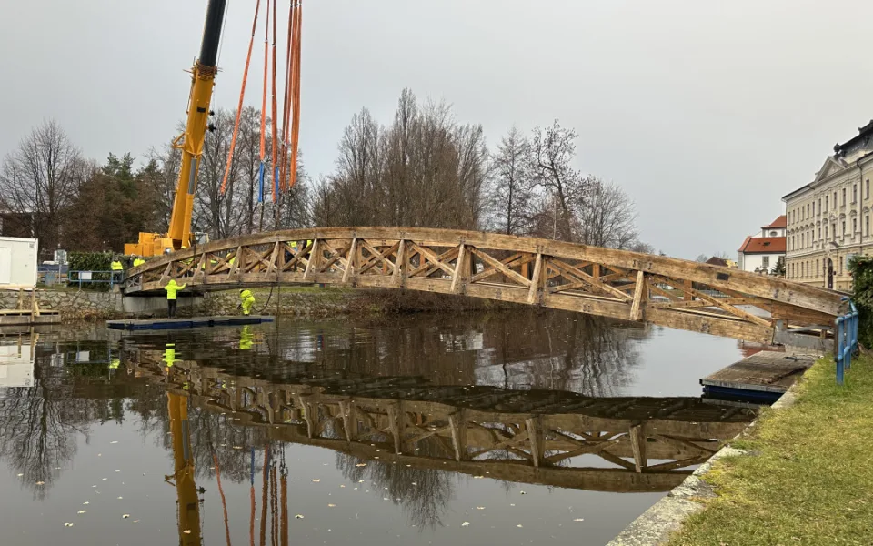 Demontáž lávky na Sokolák začala, pontonový most ji nahradí koncem příštího týdne