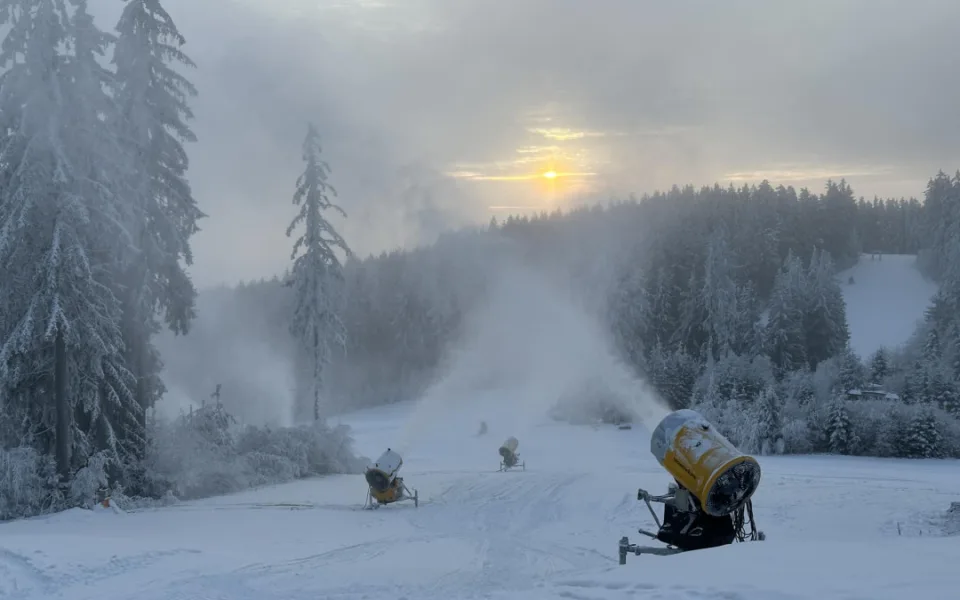 Skiareál na Lipně zahájí sezonu v pátek, Hochficht otevřel další sjezdovky