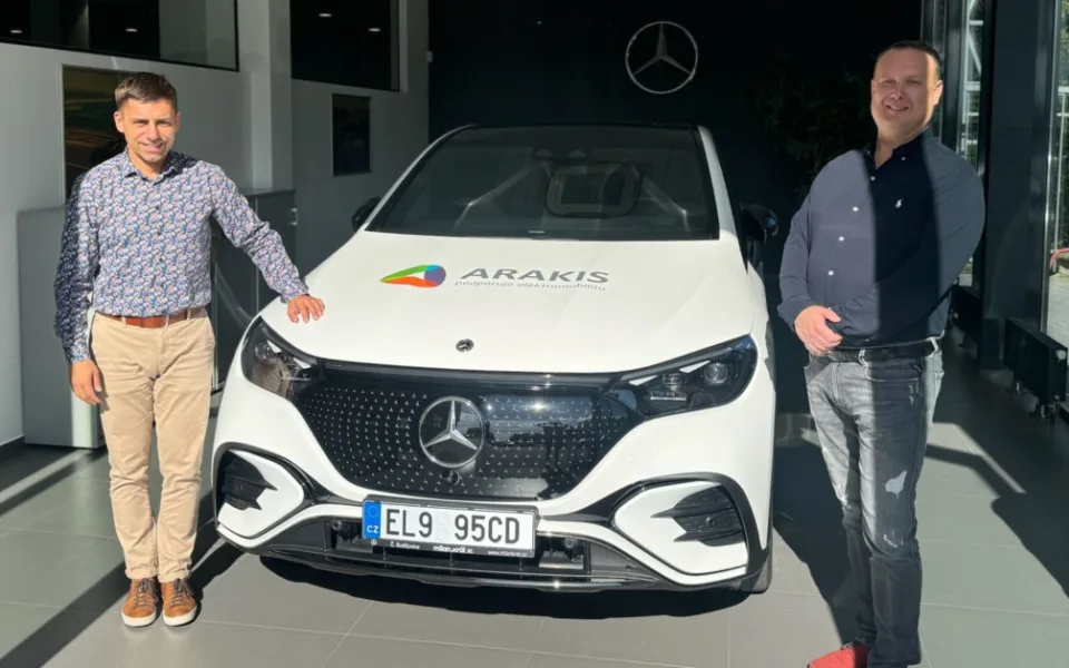 Josef Rozvoral z Arakis testoval Mercedes-Benz EQE: Teslu nechal stát v koutě