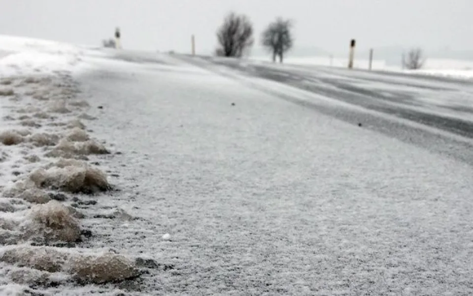 O silvestrovské noci znovu hrozí námraza, na Nový rok silný vítr