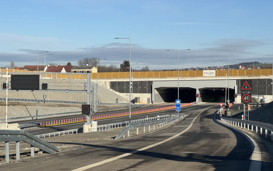 Policie musela uzavřít tunel Pohůrka. Pobíhali v něm psi
