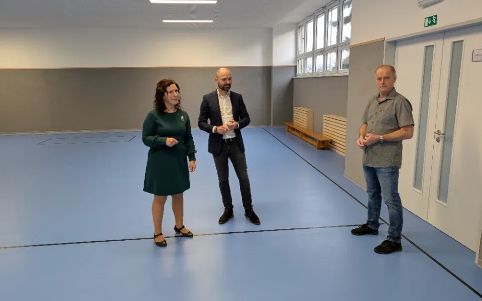 Město nechalo opravit tělocvičnu na základní škole na Máji. Další budou následovat
