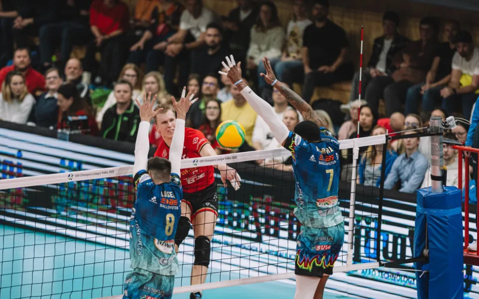 Před vyprodanou halou vzdoroval Jihostroj Perugii dva sety