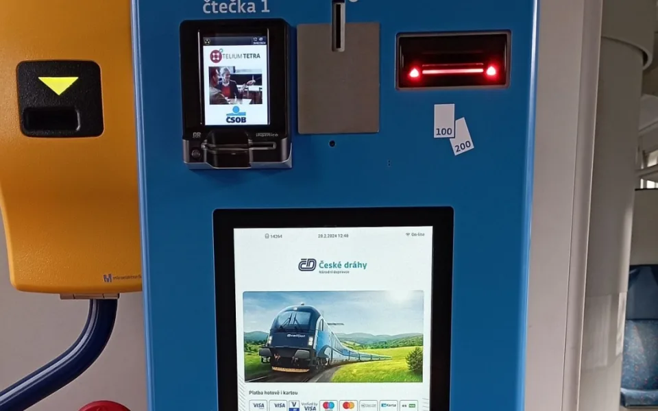 České dráhy v Jihočeském kraji spustily nové automaty na jízdenky ve vlacích