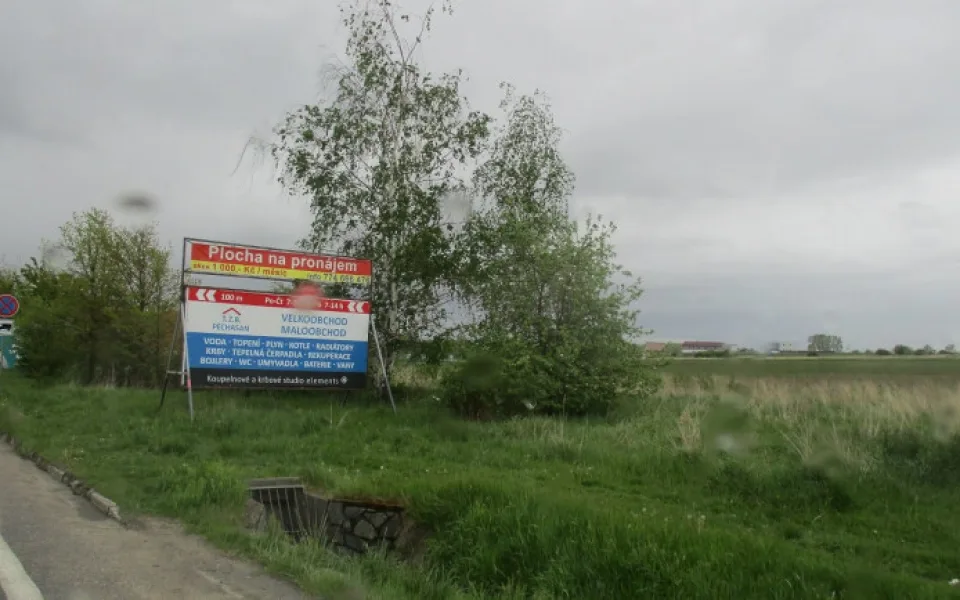 Silničáři loni na jihu Čech odstranili z blízkosti silnic 200 billboardů