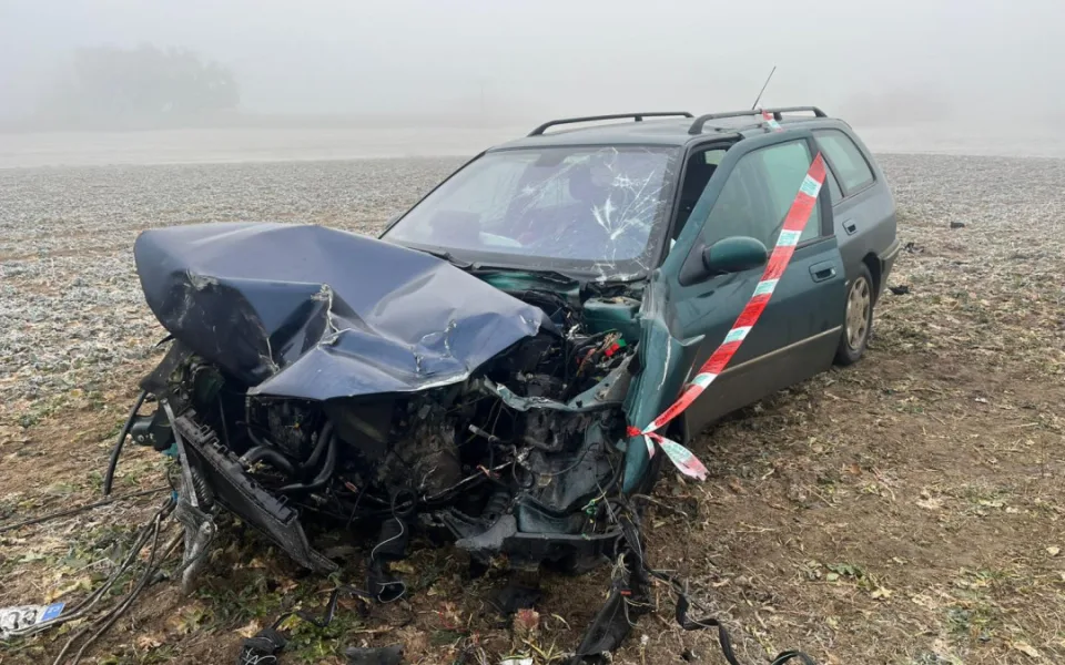 Na Strakonicku se srazilo osobní a nákladní auto. Starší ženu záchranáři převezli do nemocnice