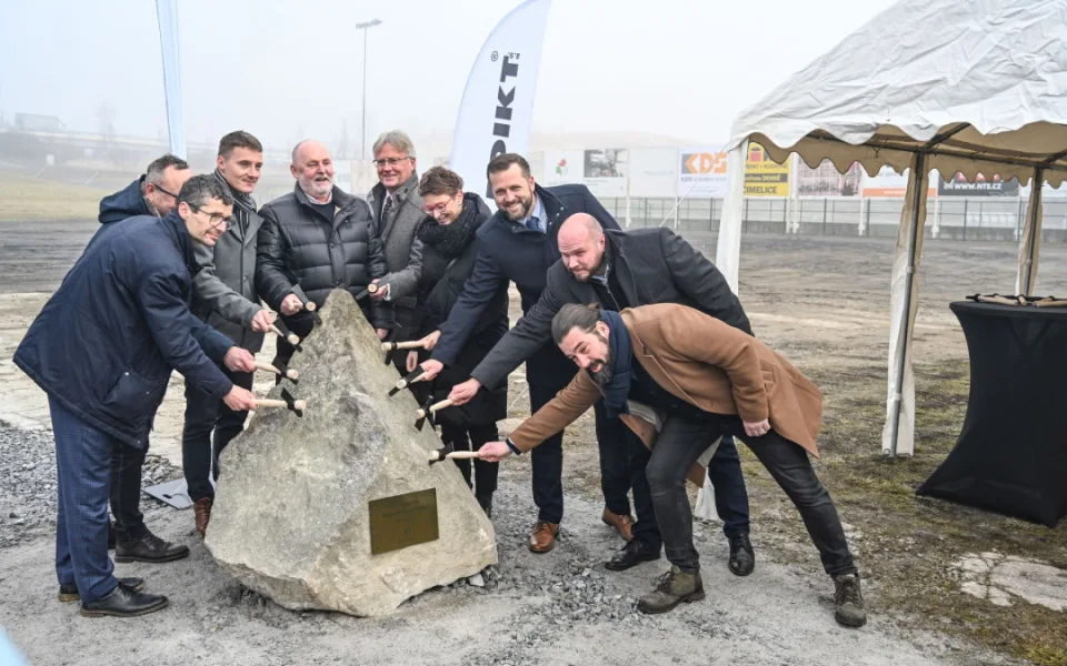 Písek dnes zahájil stavbu nového bazénu i školního pavilonu. Obě stavby město vybuduje za téměř 700 milionů
