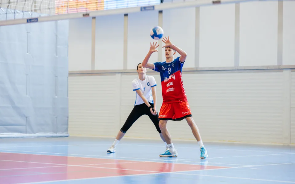 Trenéři Jihostroje budou vyučovat volejbal na budějckém gymplu.