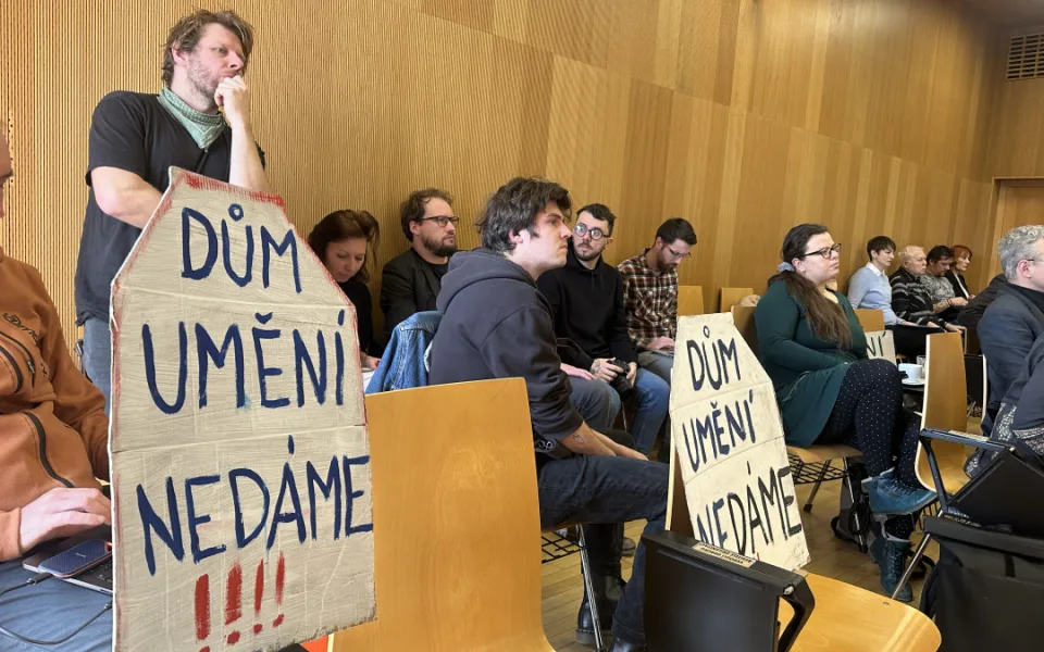 Město opovrhuje svými občany a lže o financích. Na dnešním zastupitelstvu zazněla vážná obvinění