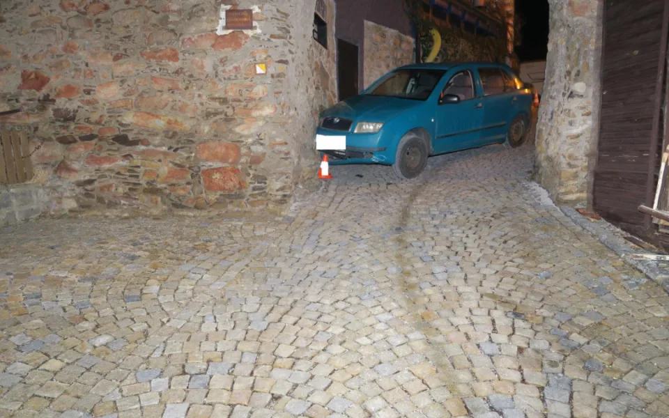 Ve vimperských ulicích o víkendu havarovali dva opilí řidiči, nadýchali tři a dvě promile