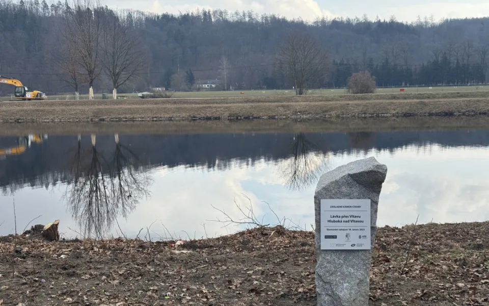 Levý a pravý břeh Vltavy na Hluboké propojí nová lávka. Stát bude 80 milionů korun, většinu pokryje dotace