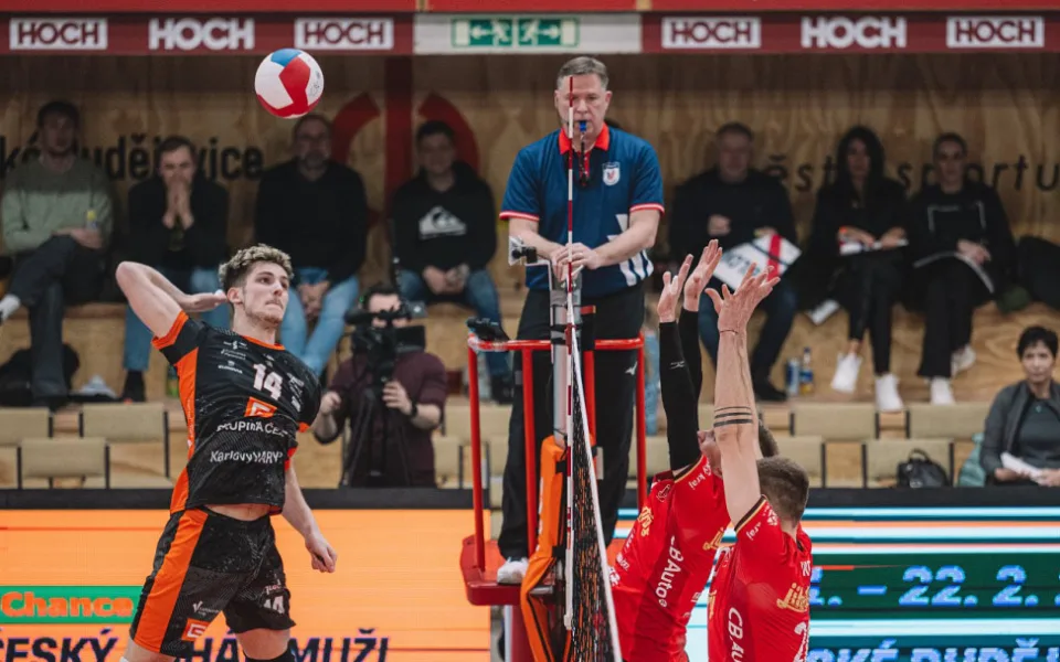 Jihostroj padl v semifinále s Karlovarskem 0:3