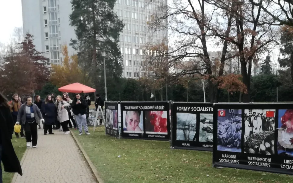 "Šokující a drastické." Kontroverzní akce pobouřila studenty i veřejnost.