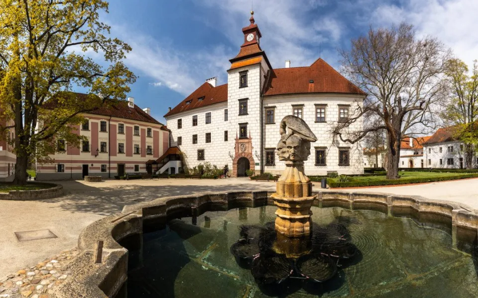 Hrady a zámky zahajují sezonu. Návštěvníky čekají novinky i unikátní prohlídky