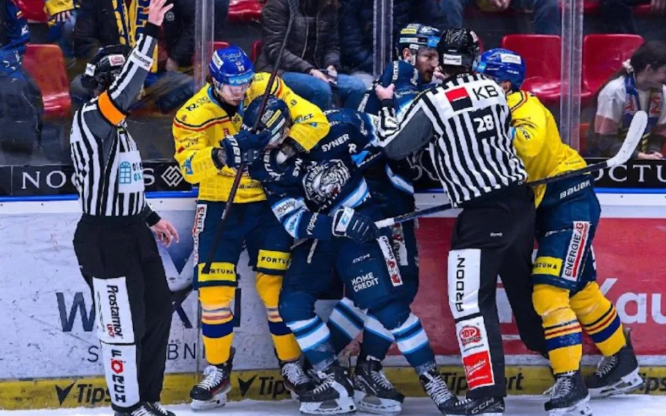 Druhé utkání série rozhodla jediná trefa