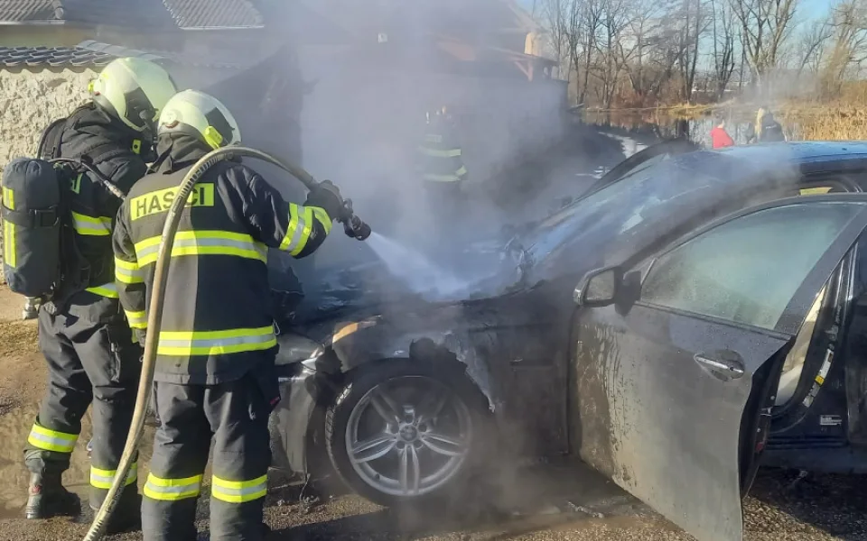 Na Rudolfově dnes ráno shořel bavorák