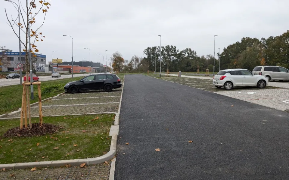 Od dubna bude zpoplatněné parkoviště u sportovního areálu Vltava