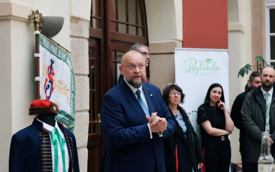 Zrcadla jihočeské krajiny je výstava, která ukazuje cesty k udržitelnosti tradičního jihočeského rybníkářství