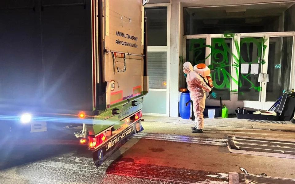 Policisté hlídající na hraničním přechodu Halámky nevpustili do ČR první vozidlo