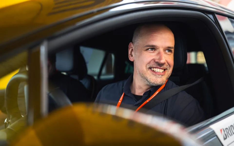 Jak se jezdí v elektrickém Mercedesu? Alexandr testoval EQE