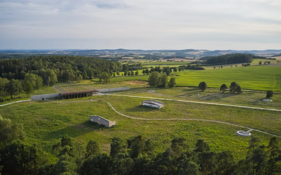 Z místa utrpení místo paměti. Lety připomínají romský příběh v českých dějinách