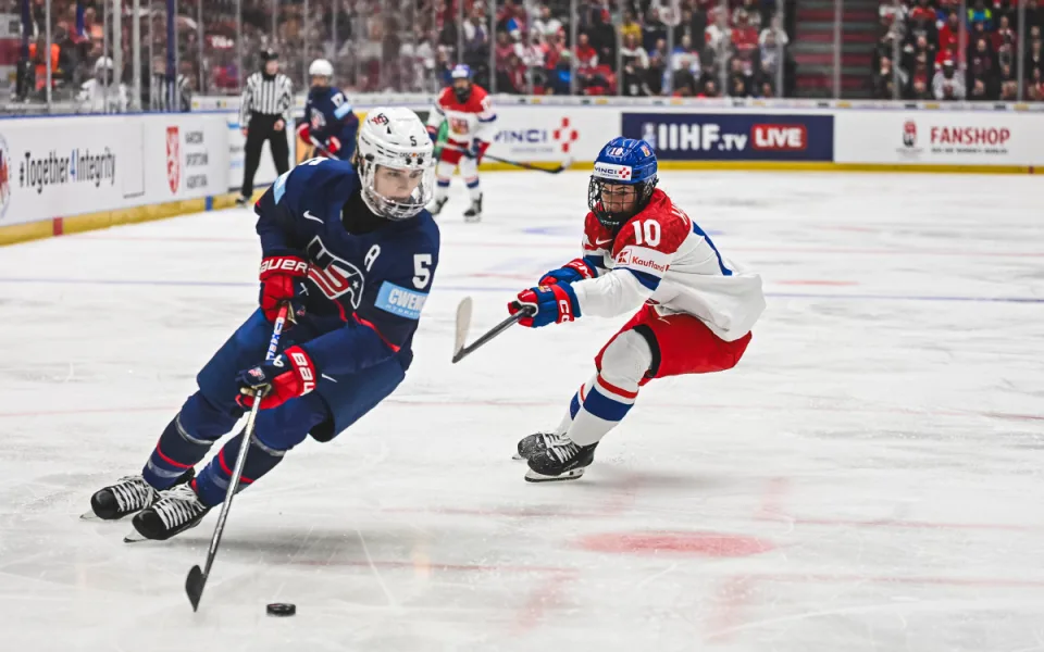 Hokejistky ve druhém utkání na domácím mistrovství podlehly favorizovaným USA 0:4