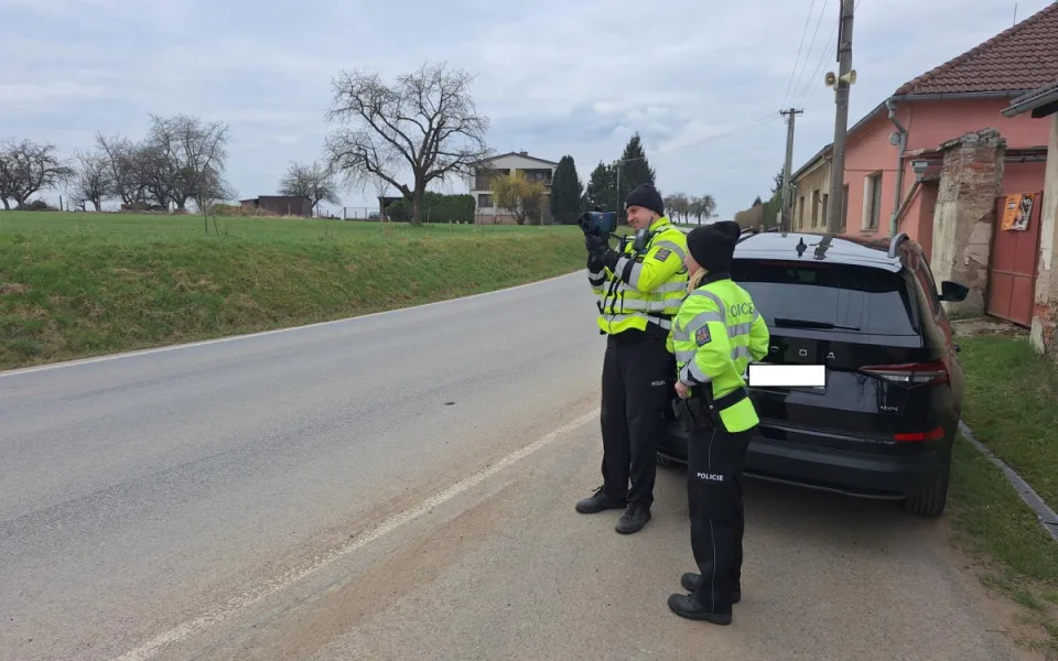 Speed marathon na jihu Čech. Policie zkontrolovala téměř 500 aut